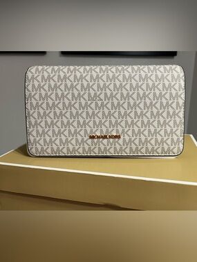 Michael Kors Medium Signature Logo Crossbody bag